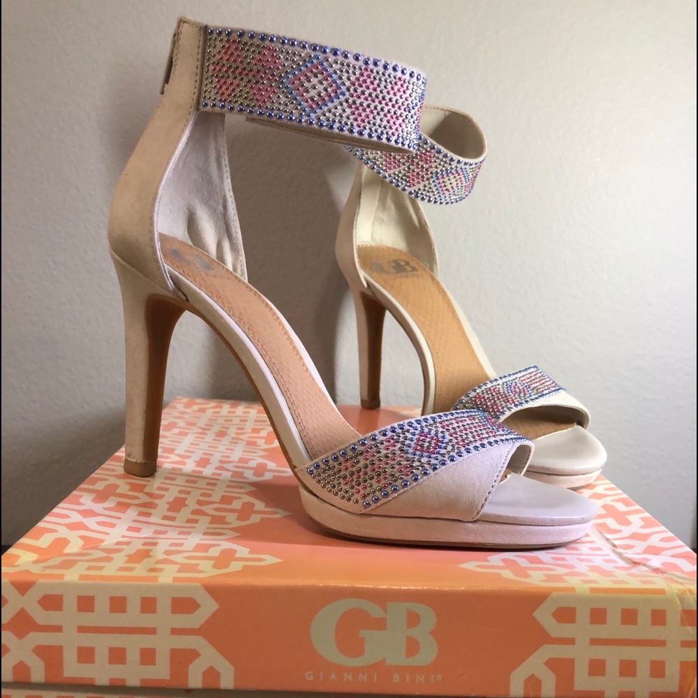 Gianni Bini grey heels